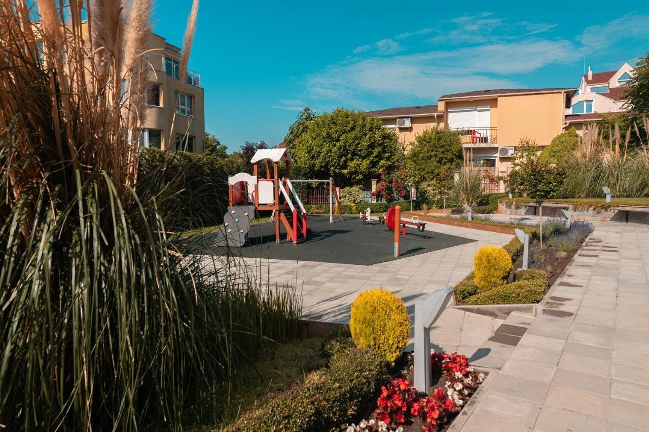 Nobile Apartment - Coral Residence Complex With Parking & Pool Варна Екстер'єр фото